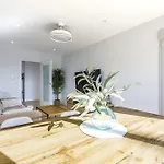 A&n Grand Seafront Panoramic Apartament